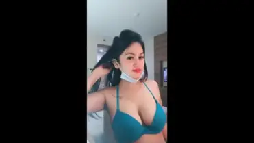 Cewek Toge Montok Pamer Full Body Streaming poster